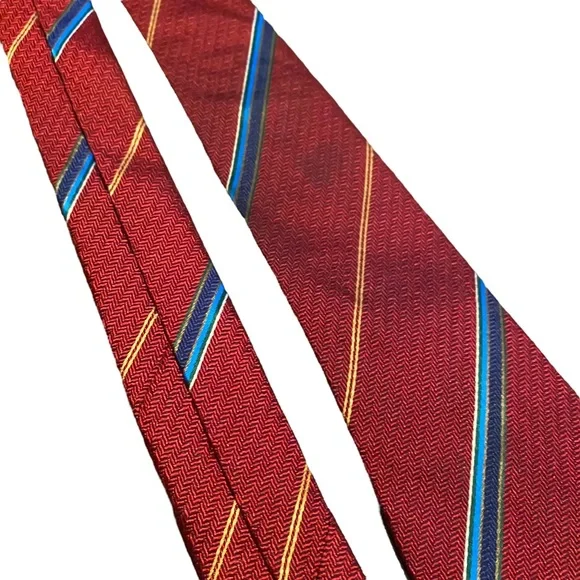 Vintage Burberrys tie 100% Silk - Red and Blue Made in the USA Burberry - Picture 6 of 11